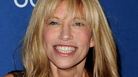 Answering part of a question fans have pondered for 43 years, Carly Simon h...