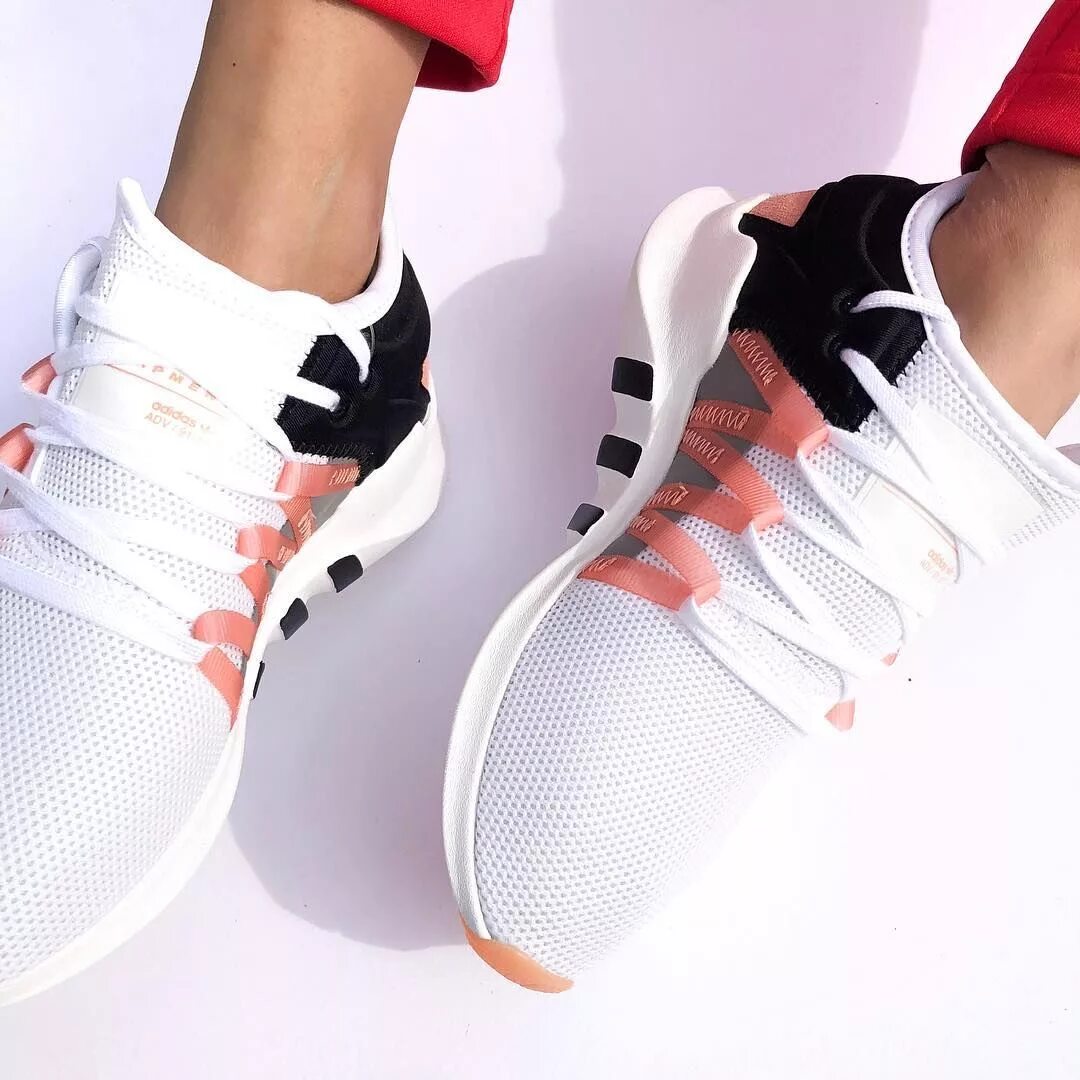 Кроссы адидас 2022. Adidas Originals EQT Racing. Adidas EQT Pink. Adidas EQT женские. Кроссовки адидас мода