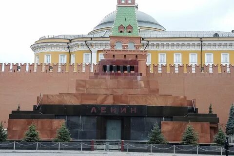 Кого положат в мавзолей