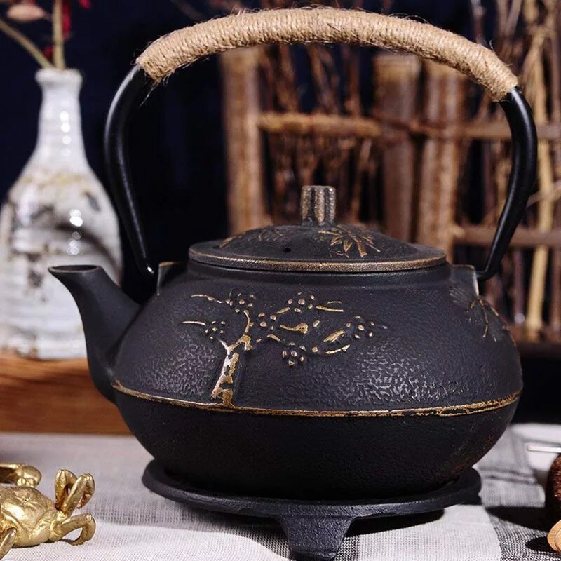 Чайник "китайский". Глиняный чайник. Китайский чайник исинь. Чайник чугунный заварочный китайский. Китайский заварник.