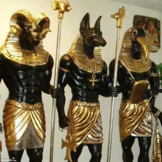 Египет люди боги. Бог ра Египет статуи. Амон ра статуя. Амон ра Бог Египта скульптура. Египет Анубис статуи фараонов.