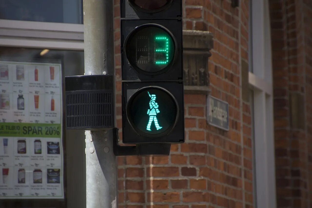 Turn right the traffic lights