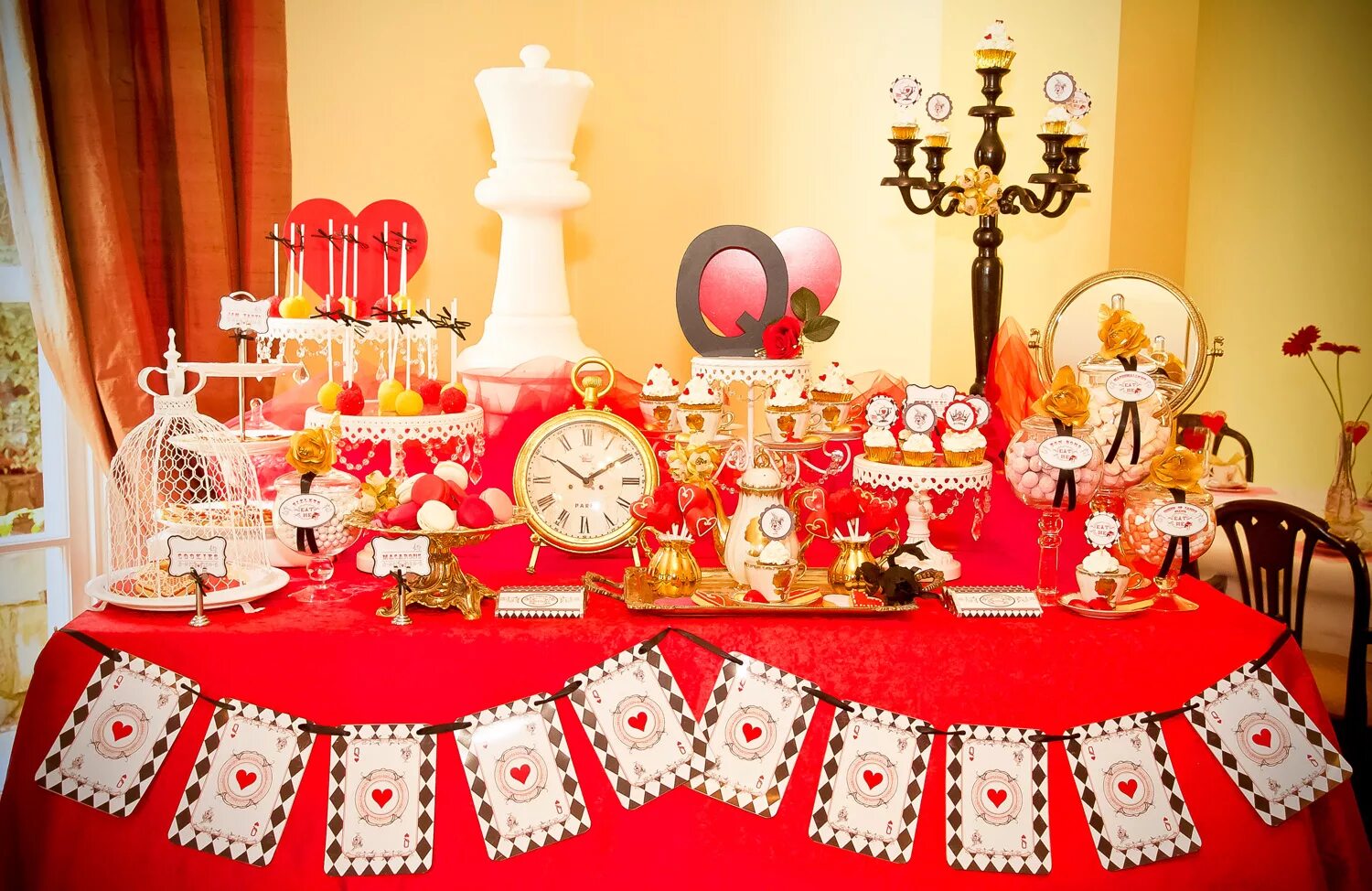 Праздничная атрибутика. Кэнди бар на детский праздник. Украшения для праздника. Идеи для детского дня рождения. Украшение на день рождения ребенка.