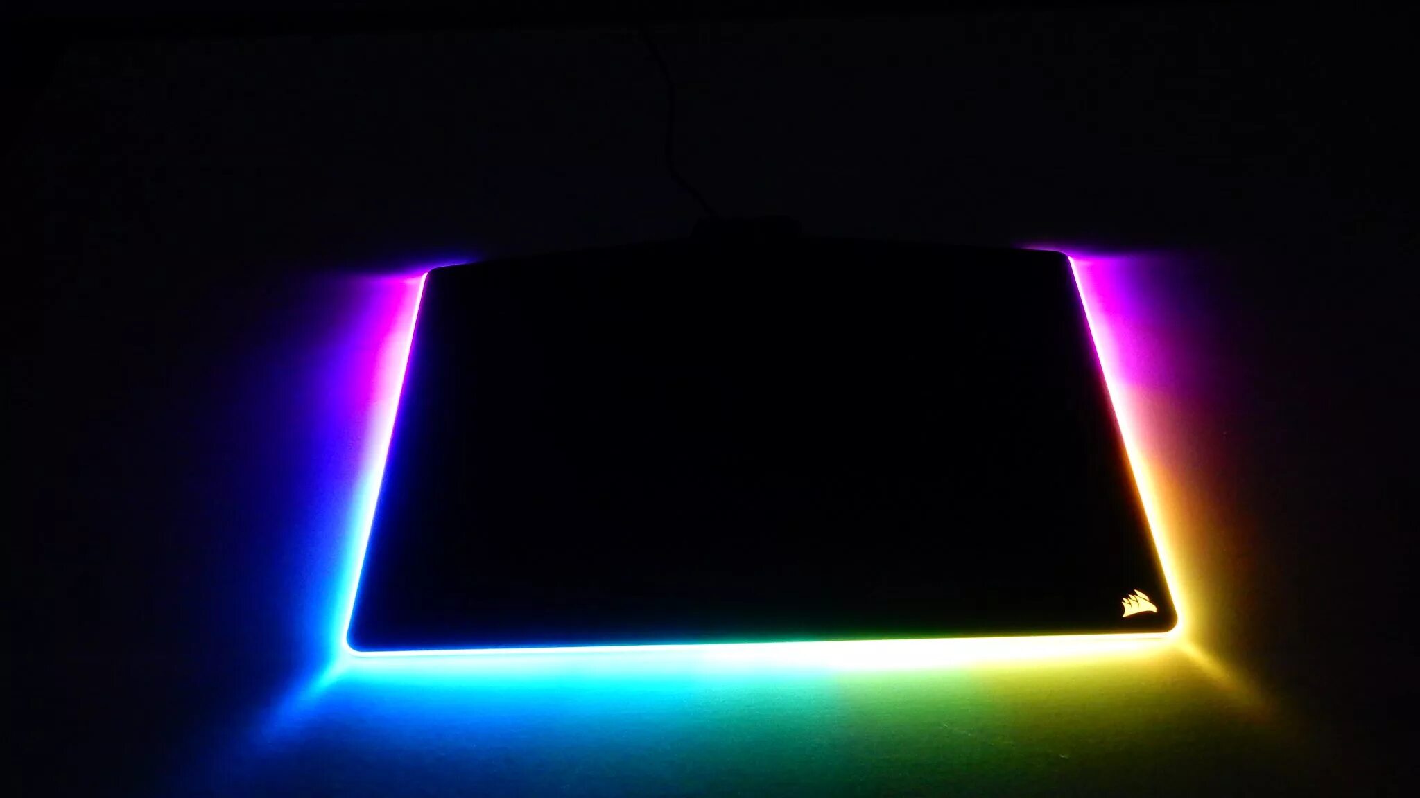 Светящиеся пиксели. Corsair Gaming mm800 RGB Polaris. Corsair подсветка для монитора. Подсветка. Стол с подсветкой по периметру.