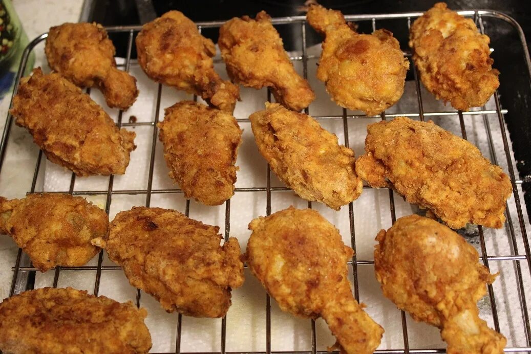 Куриные палочки кфс. Куриные крылышки кфс. Кляр для крылышек kfc. Кляр для крылышек kfc. Курица крылышки кфс.