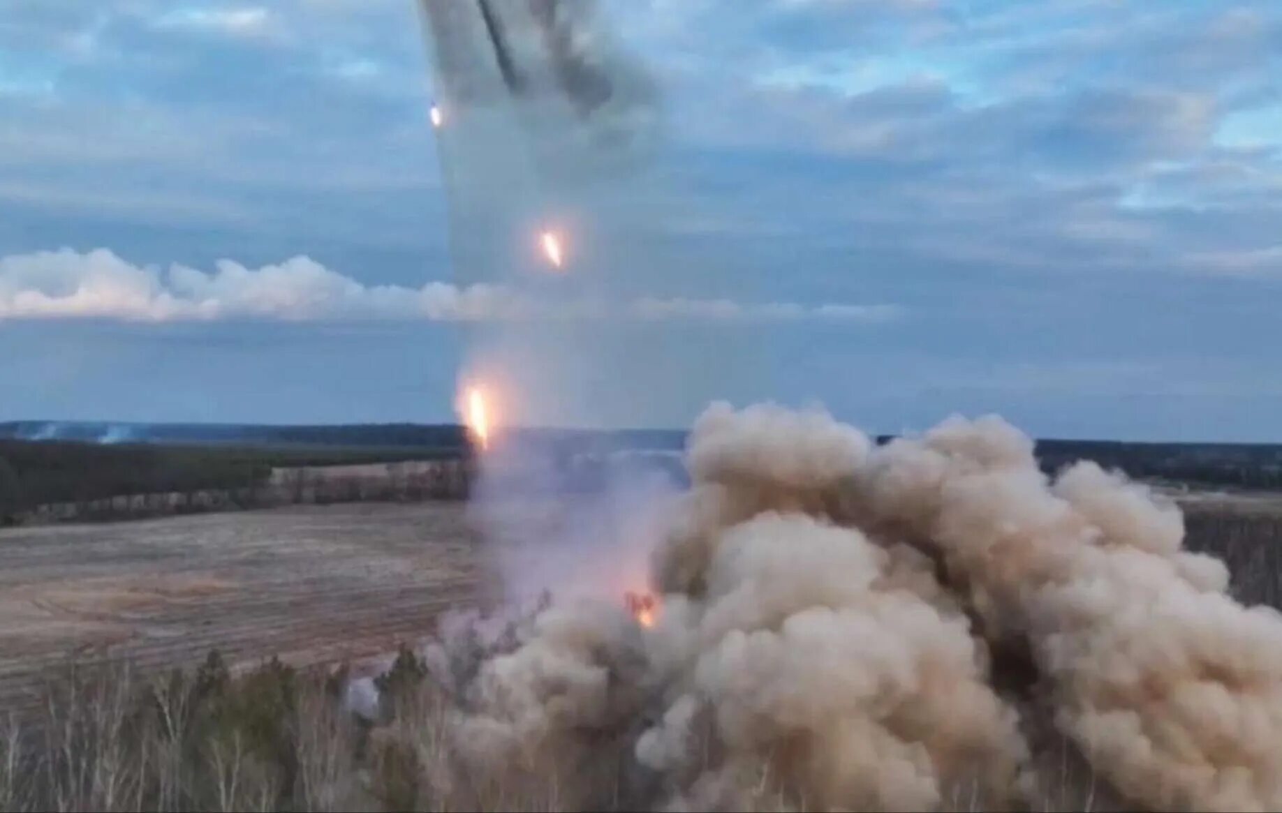 Видео ударов вс рф. Российские ракеты. Ракета Военная. Взрыв ракеты. Ракета град.