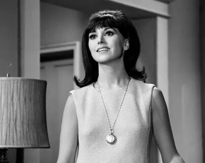 Marlo thomas smoking.