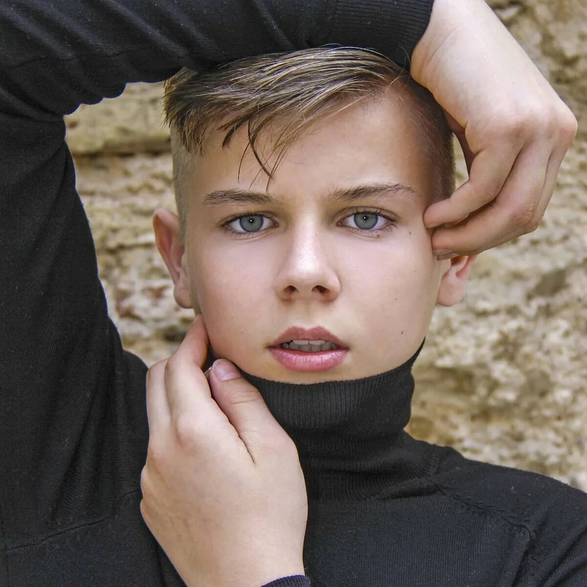 Josettevidal инстаграмм. Josettevidal инстаграмм. Путешествие счастье. Фотосессия дома для инстаграма. Позы для фотографий в путешествие.