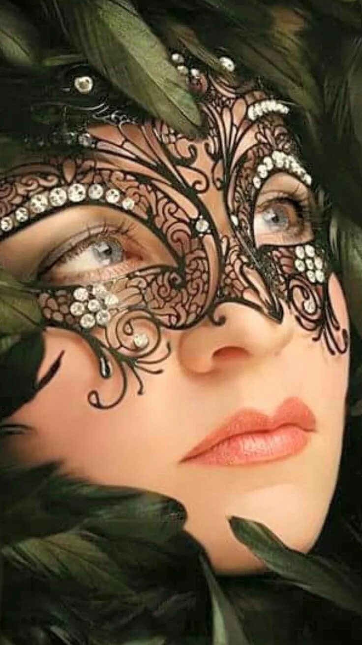 Девушка в красной маске карнавальной. Паяцы ростов музыкальный театр. Beautiful masks. Карнавальная маска «мужчина». Венецианская маска грим.