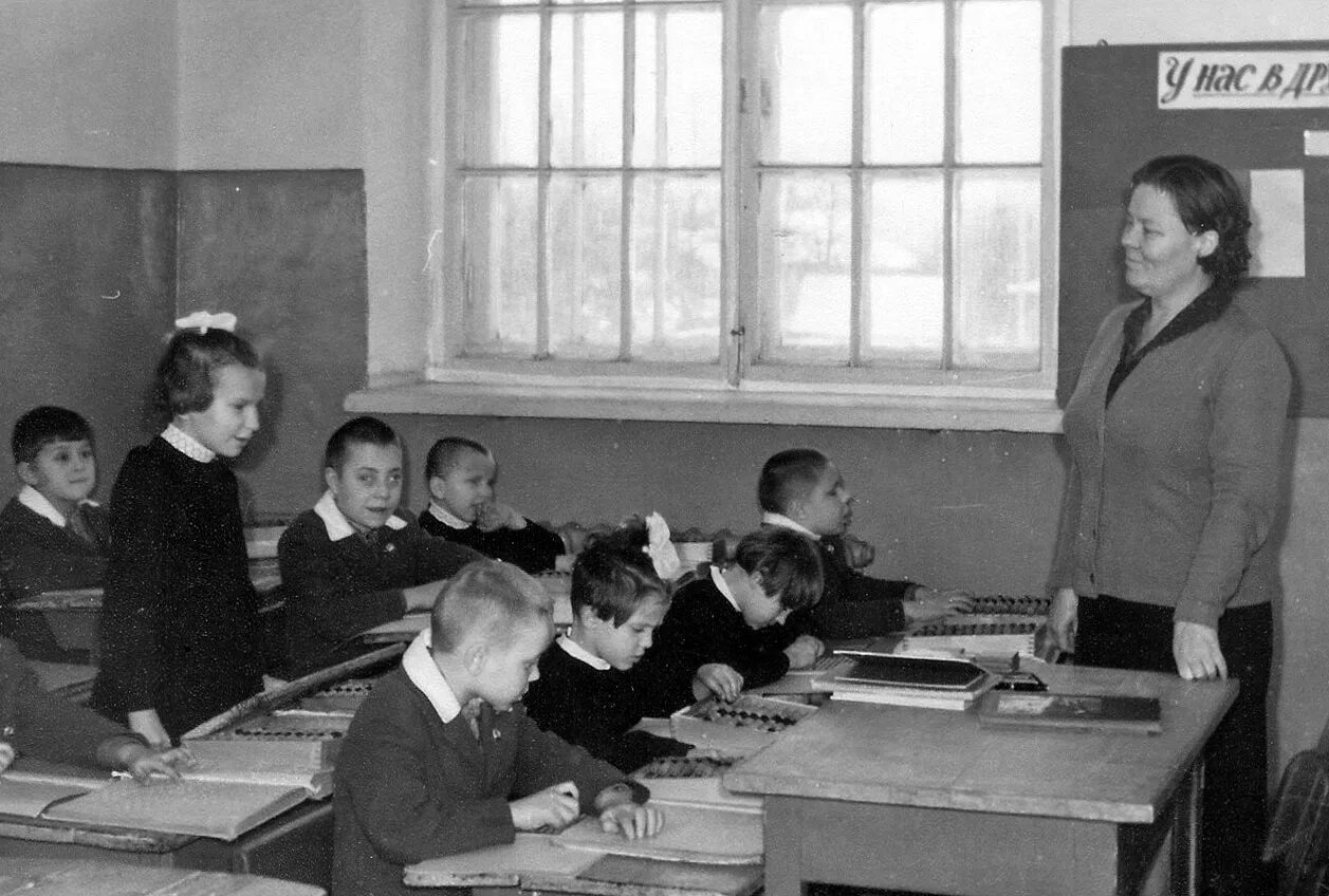 Школа интернат 3 бийск. Школа-интернат 2 бийск. Клемёновская школа-интернат старая. Школы интернаты в ссср. Школа-интернат история.