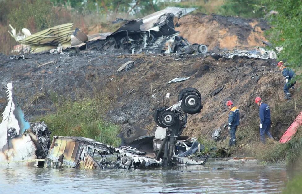 Авиакатастрофа локомотив 7 сентября 2011. Локомотив ярославль як 42 крушения. Авиакатастрофа ярославский локомотив 2011. Хк локомотив ярославль катастрофа. 7 сентября 2011 авиакатастрофа в ярославле хоккейного локомотива.
