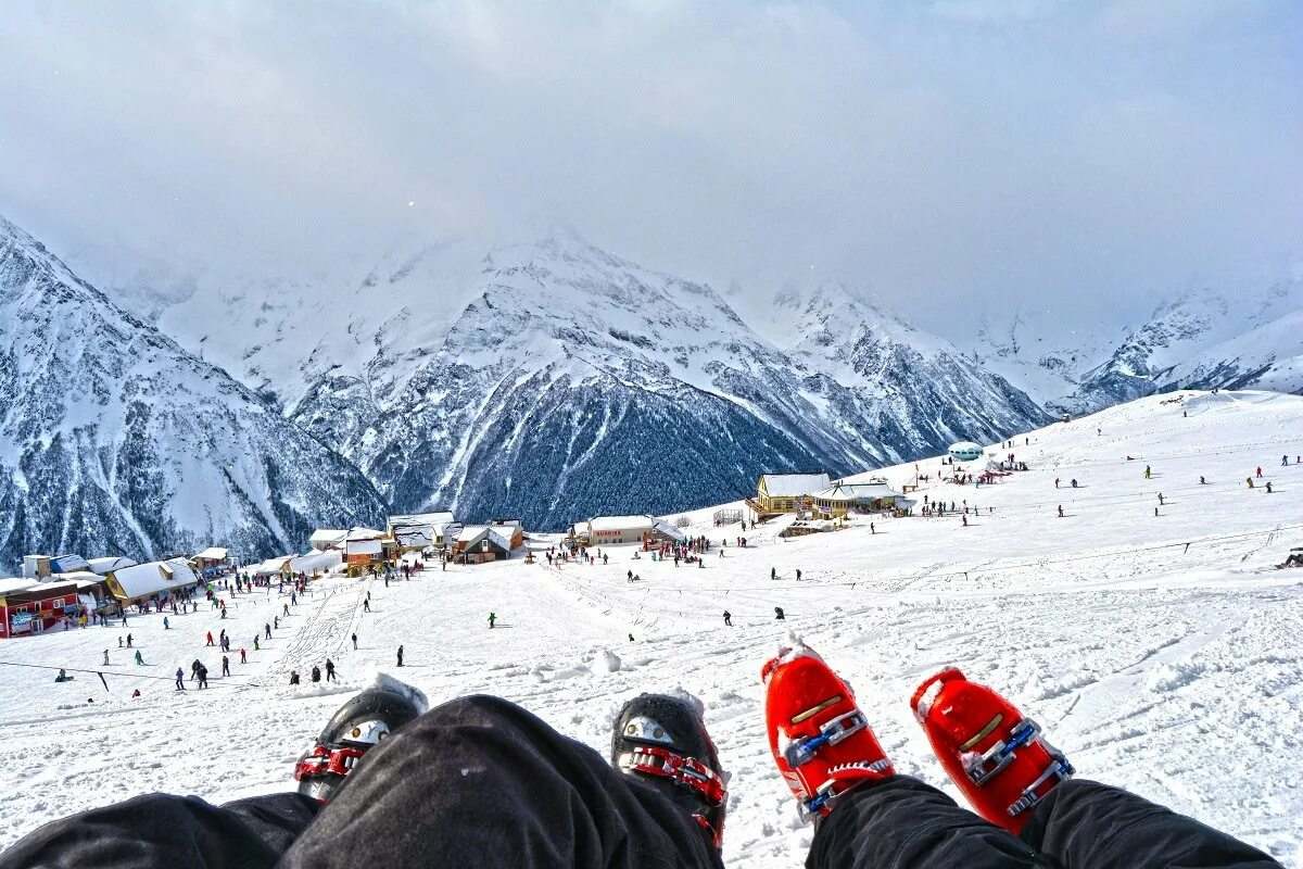 гостиница таулу домбай. отели домбай в горах. отель гранд виктория домбай карачаево черкесия. отели домбай в горах. горные вершины домбай гостиница.