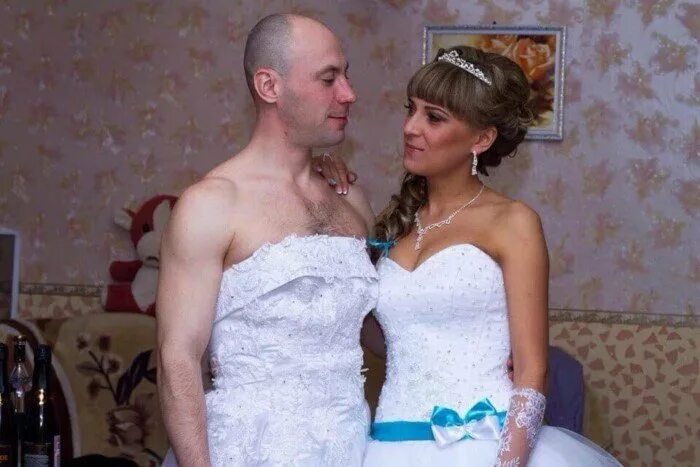 Бывший муж хочет снова жениться на русском. Свадьба твоей одноклассницы. Свадьба твоей бывшей. Разведенки фото. Картинка про разведенку.