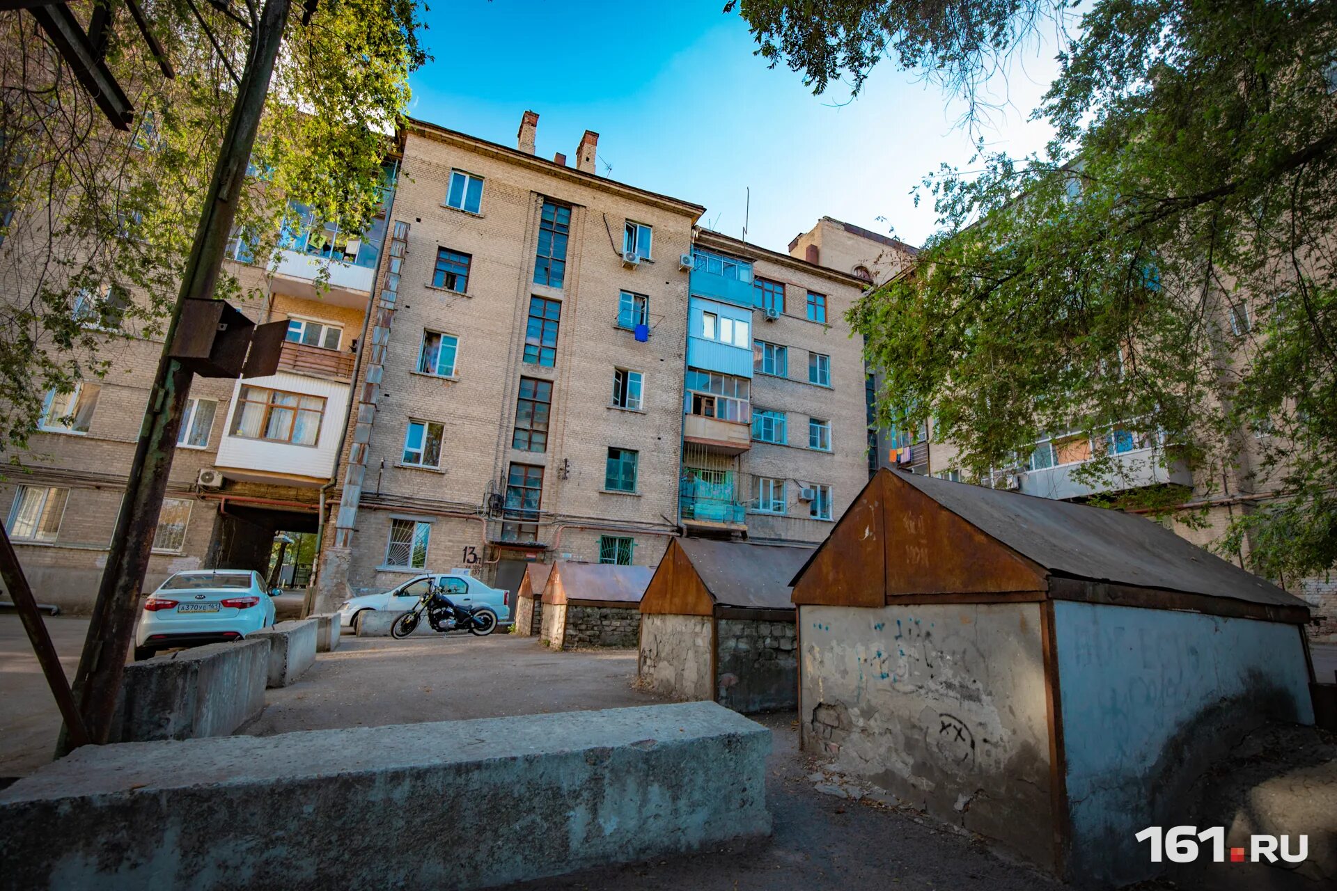 Дом гигант в ростове на дону. Ростов гигант. Ростов на дону гигант. Большая садовая 111 ростов на дону. Ростов гигант.