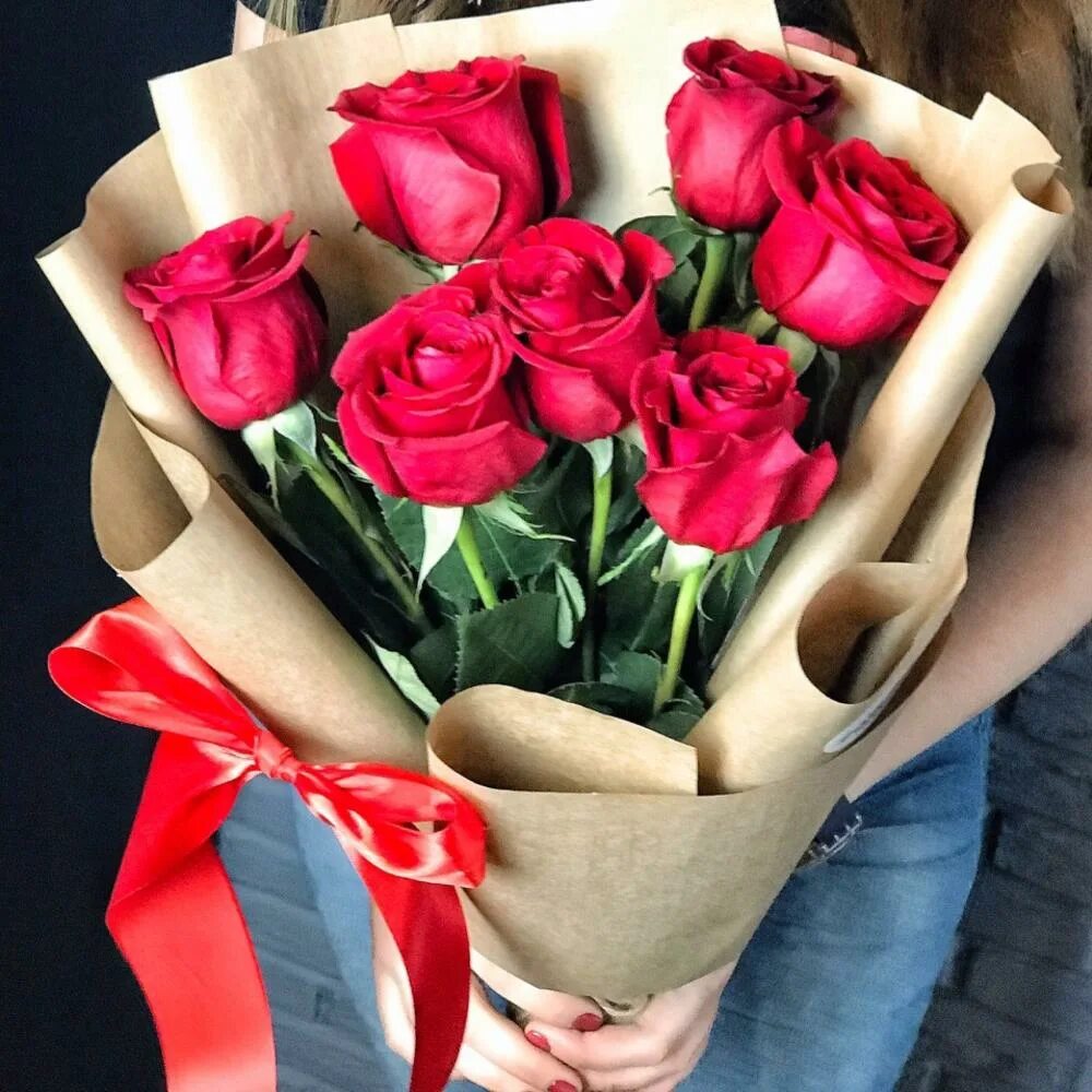 Маленькие розы букет. Букет роз 9шт. Небольшие букеты из роз. Небольшой букет из разноцветных роз. Букет без упаковки.