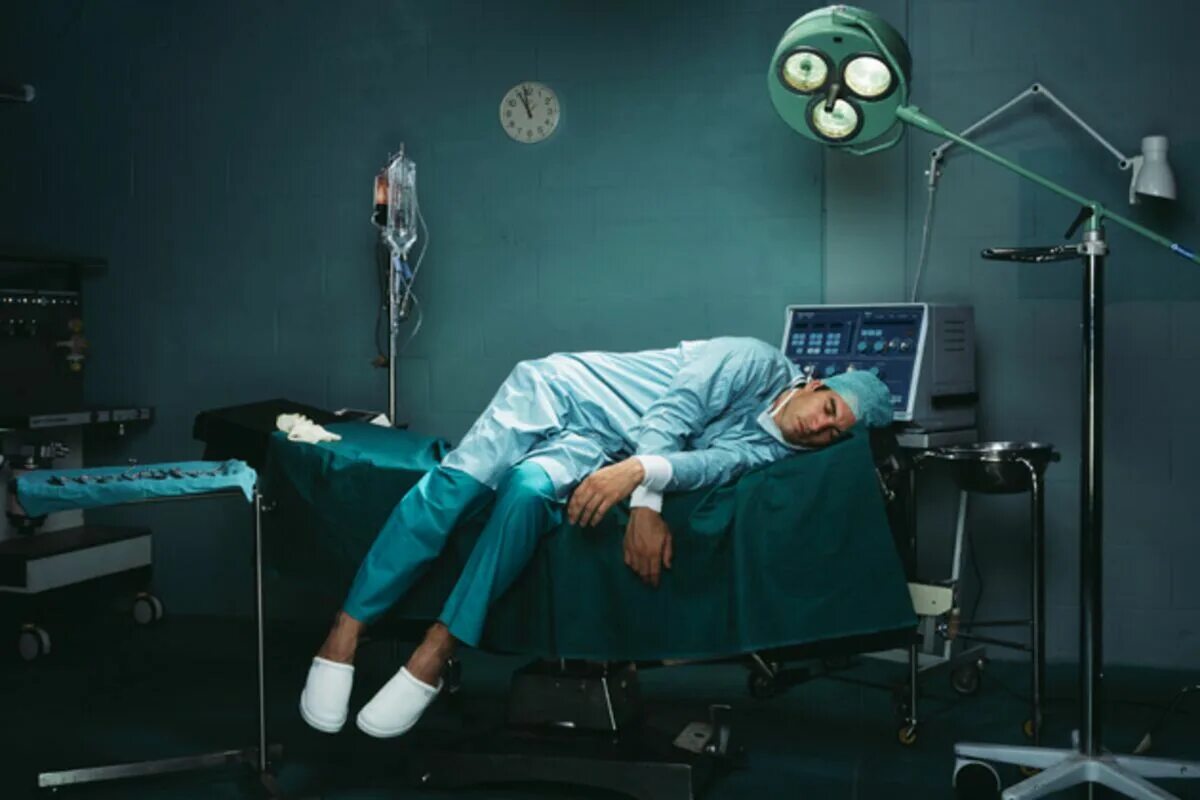 He was exhausted. Уставший доктор. Эмоциональное выгорание врача. Усталый врач.