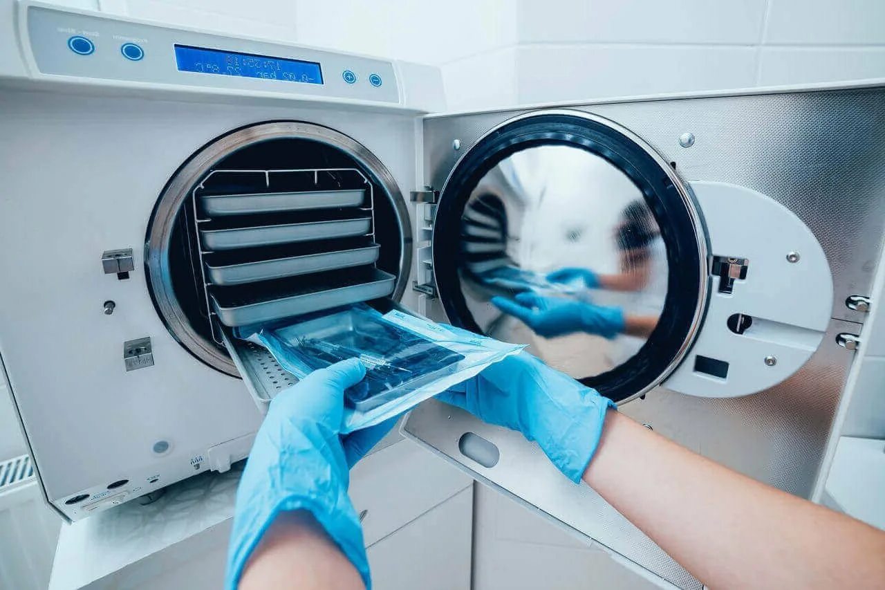 Машина дезинфекционно-моечная дгм ес-250. Дезинфекция и стерилизация инструментов. Автоклавирование инструментов. Дезинфекция медицинский оборудование стерилизация. Дезинфекция медицинский оборудование стерилизация.