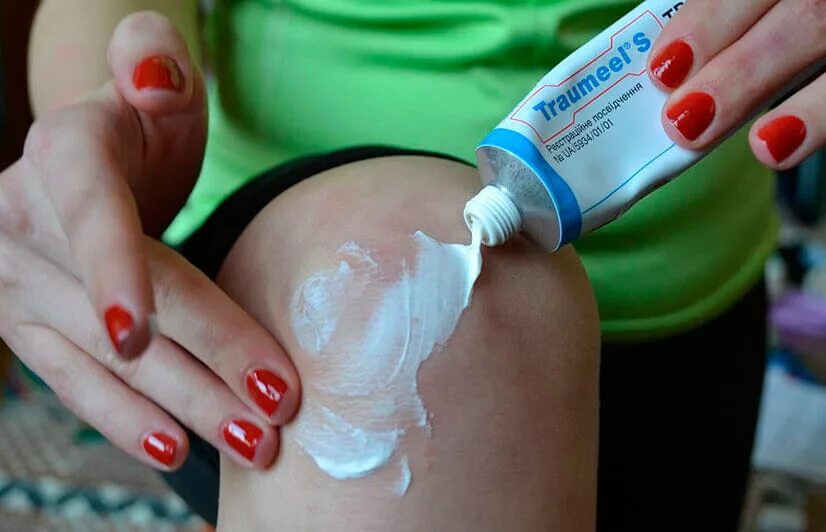 Как правильно помазать. Правильная обработка раны. Смазка для эксцентрика машинки для стрижки. Закладывание мази на нижнее веко. Как правильно помазать.