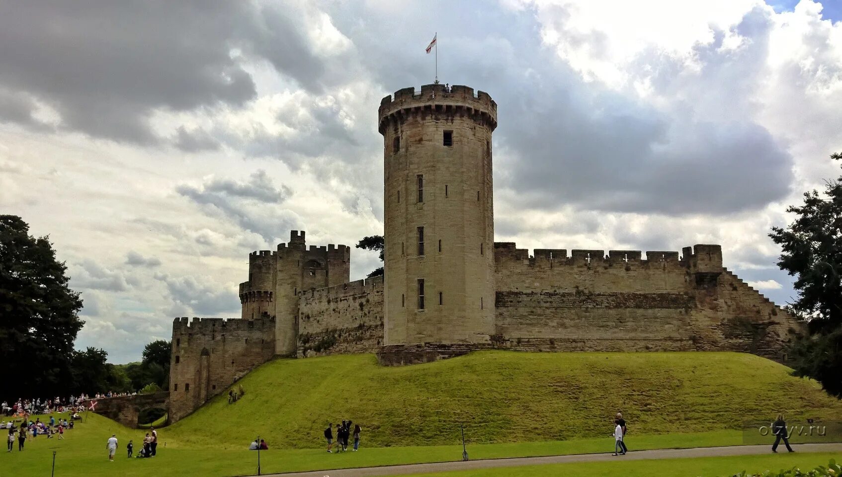Замки Англии XII век. Замок Англия 13 век. Замок 15 века в Англии. Замок 12 века в Англии.