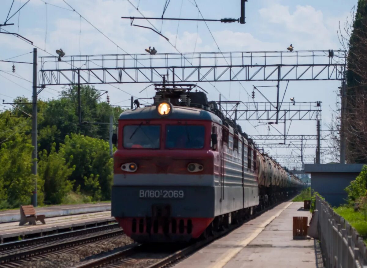 Сальск саратов. Вл80т-2069 ZDS. Грузовой электровоз. Вл80 Карелия. Двигался электровоза вл80с.