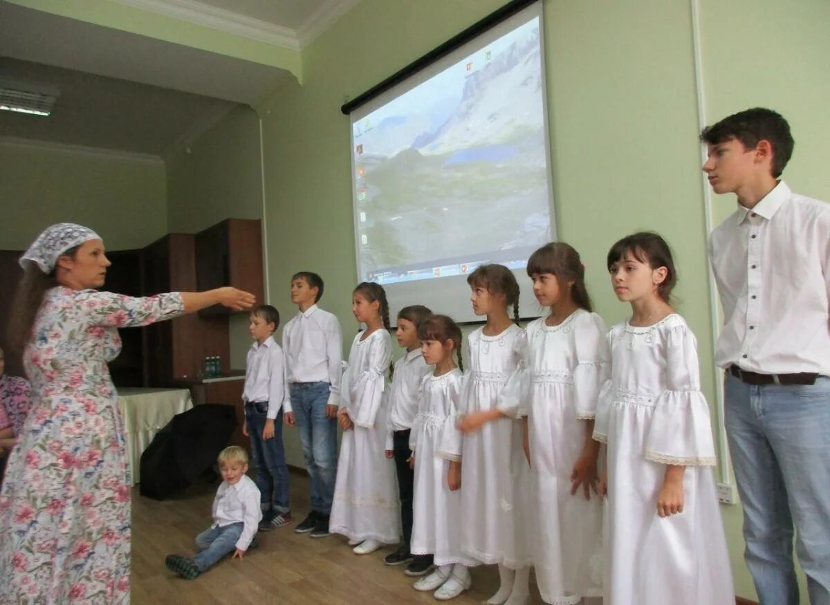 Одежда для воскресной школы. Учителя воскресной школы картинки. Учителя воскресной школы Фатх в Красноярске. Юбки в воскресной школе. Учителям воскресной школы