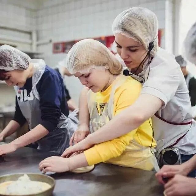 Мастер классы в москве. Пекарня Биопай. Экскурсия в пекарню. Экскурсия детей в пекарню. Экскурсии для школьников в пекарню.