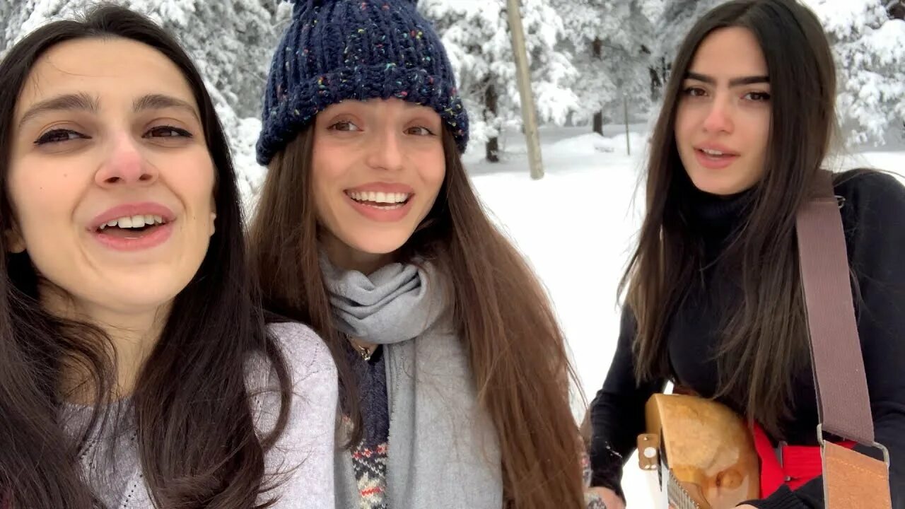 Cute girls trio webcam. Мариам Курасбедиани Мандили. Мандили Шорена Цискараули. Тако Циклаури Мандили.