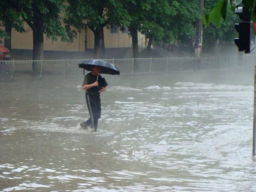 Сильный дождь. Ливень. Сильный ливень. Сильный дождь ливень.