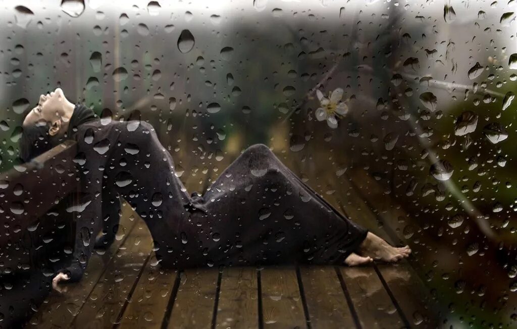 Дождик молчит. Дождь. Дождь грусть. Дождь в душе. Человек под дождем.