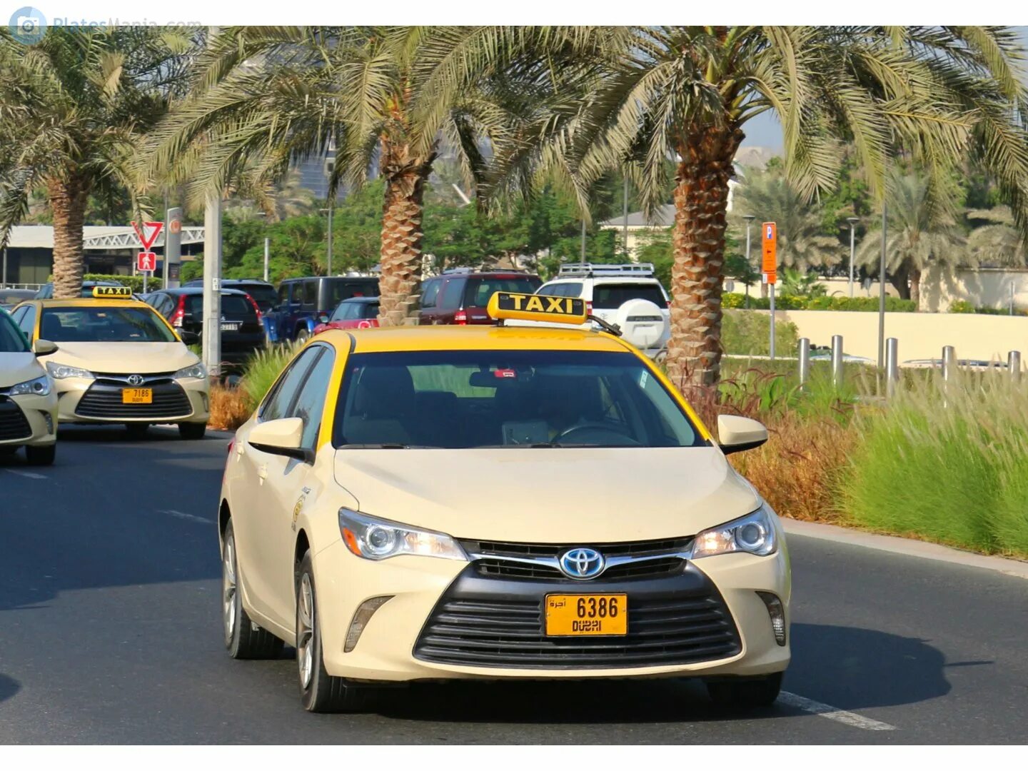 Toyota Camry Dubai. Dubai Taxi Toyota Toyota Camry 2017. Toyota Camry Dubai Taxi. Камри Дубайский 50. Таксисты дубай