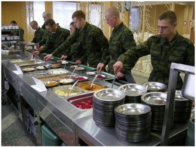 Вс рф готовит. Столовая воинской части. Кухня в воинской части. Полевая столовая в армии. Быт военнослужащих.