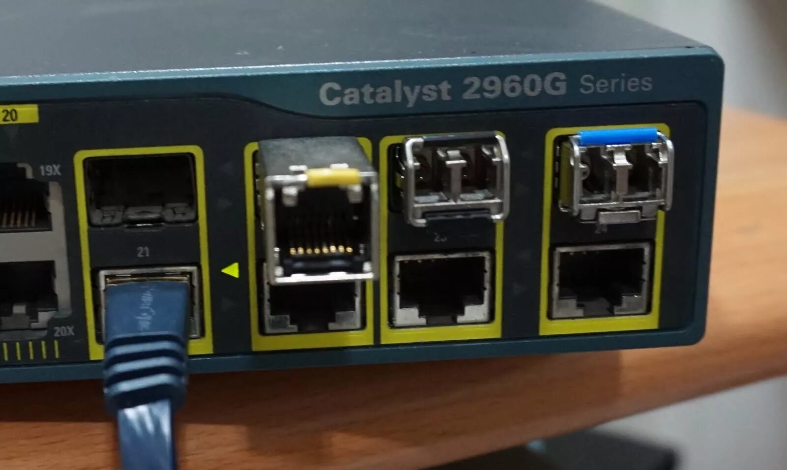 Комбо порт sfp. Combo RJ-45/SFP. Cisco Combo Ports. 2 Gigabit Combo-порта. Combo порт ge.