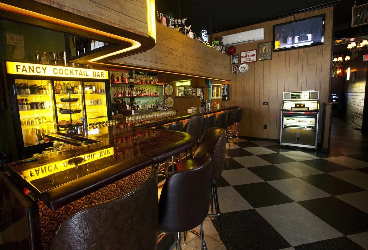 Guide bar. Бар чикаго. дайв бар. jukebox bar. tiny dive bar.