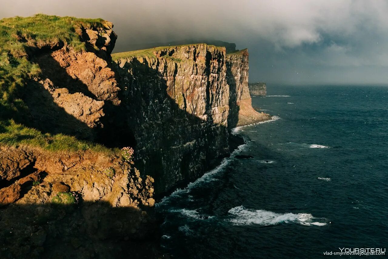 Край земли автор. Мицпе рамон. Человек на краю света. Мицпе рамон звездный путь. На краю света.