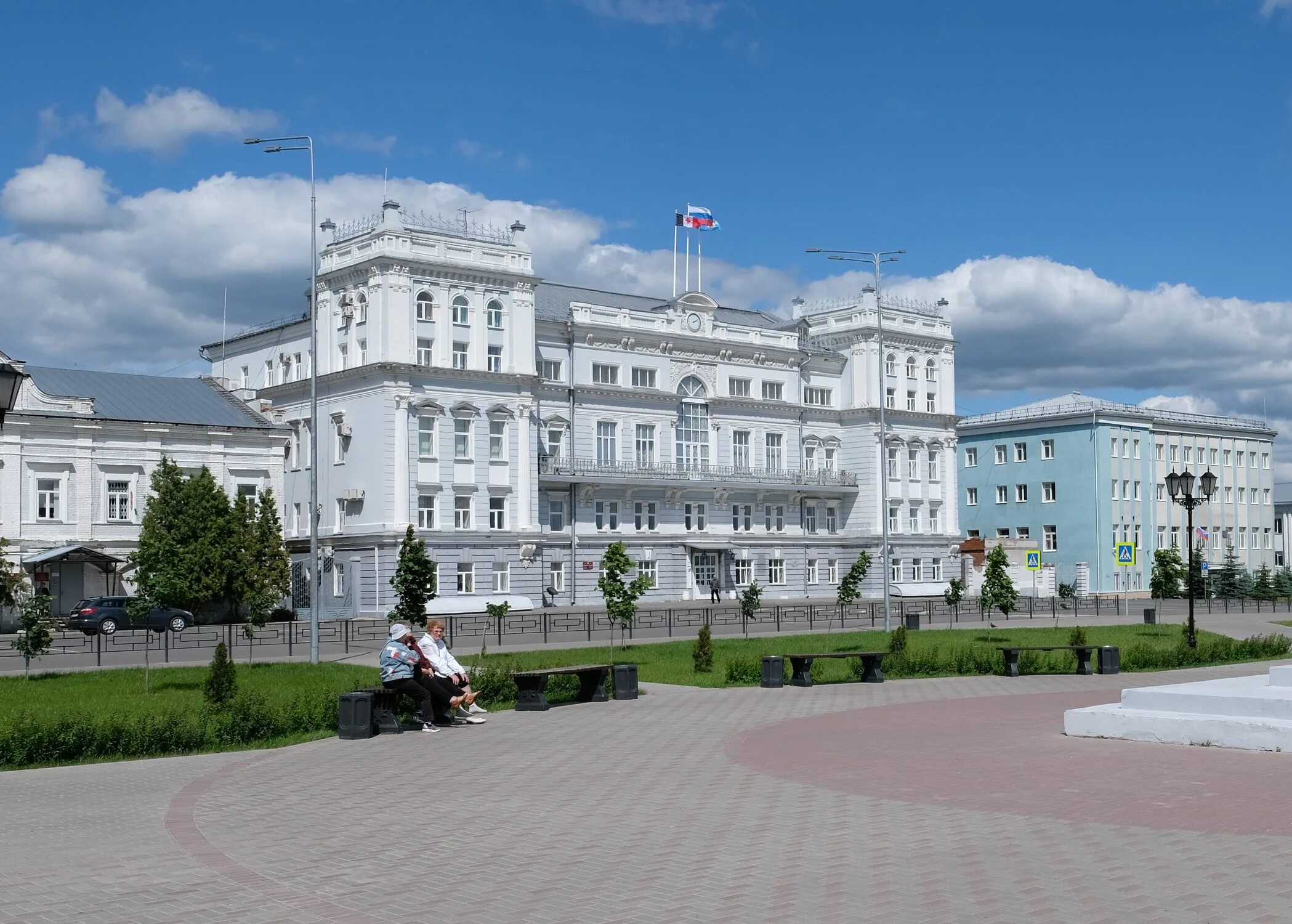 Администрация города Сарапула. Удмуртия город Сарапул. Здание администрации Сарапула. Белый дом Сарапул.