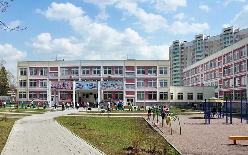 Москва школа 2012 год. Школа 922 новогиреево. Школа 2012. Выпускник 2012. Лицей 1524 люблино.