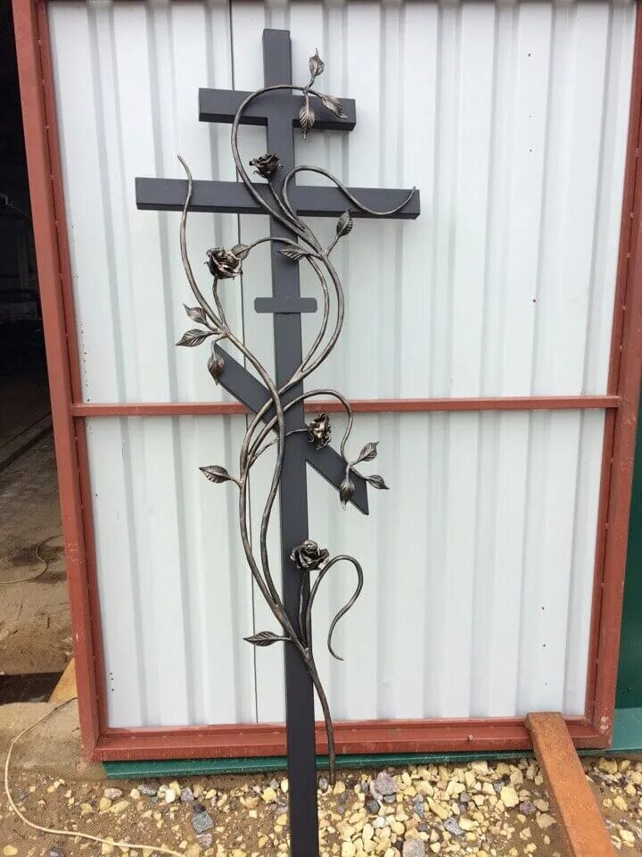 Крест кованый могильный 19 век. Кованый крест. Крест могильный кованый. Крест могильный металлический православный. Крест металлический.