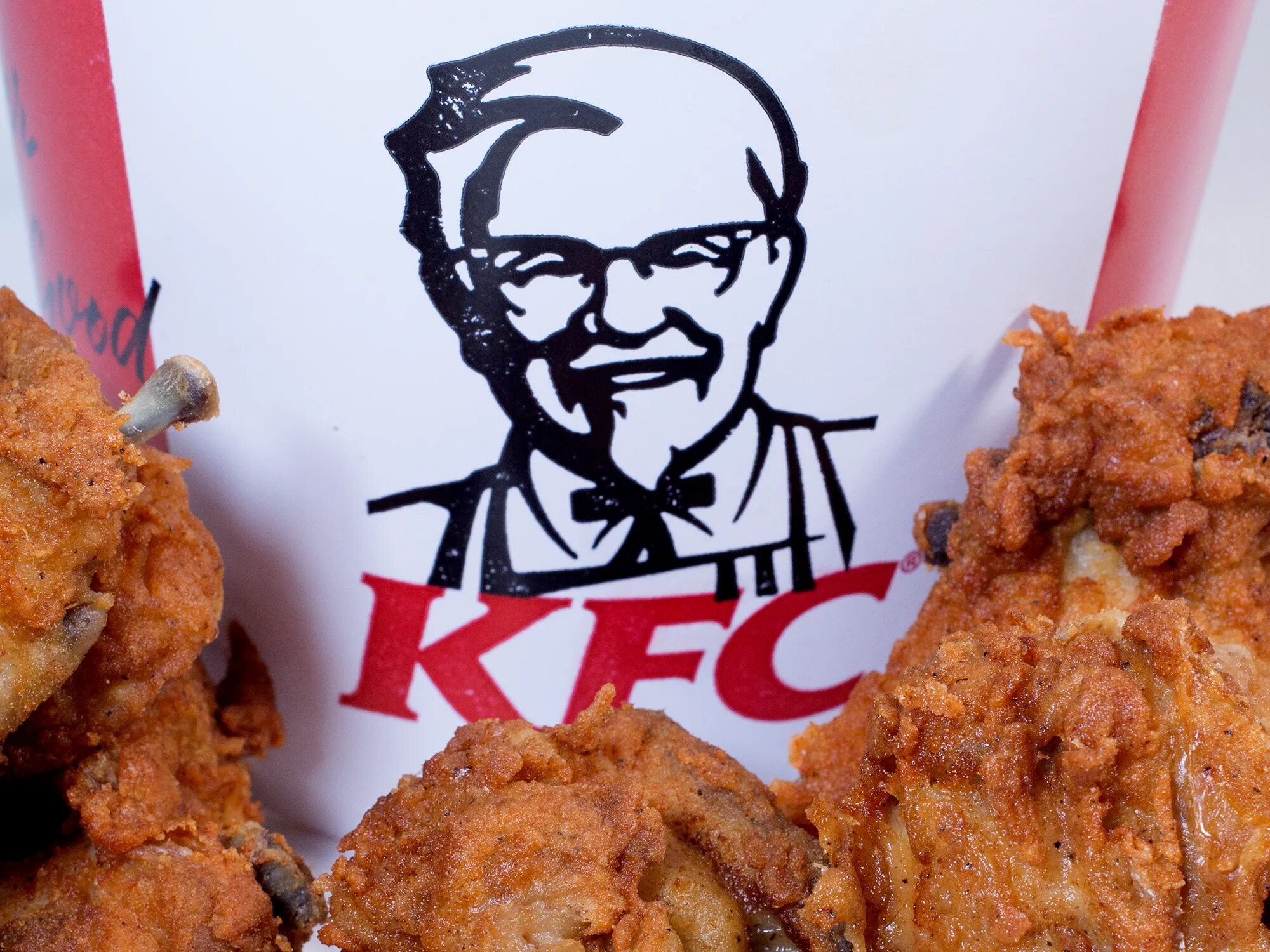 Kfc остается. Бойцы кфс. мясо kfc. киэфси мясо.