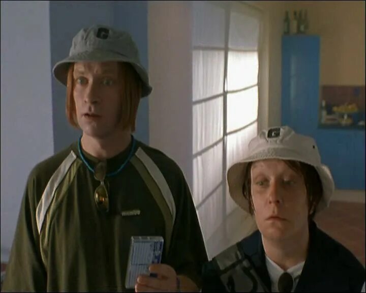 Kevin & perry go large. Кевин и перри уделывают всех. Кевин и перри уделывают всех (2000). Кевин и перри уделывают всех лупоглазый. Кевин и перри уделывают всех.