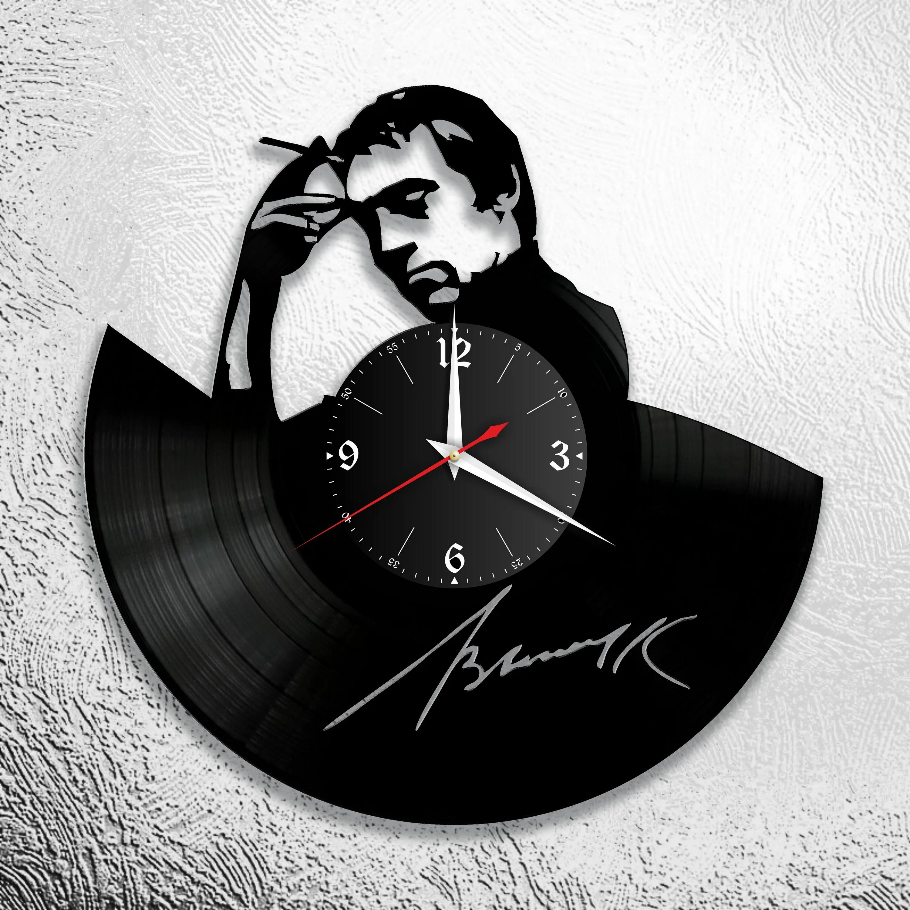 Часы пластины. Часы высоцкий. часы из винила. часы из пластинки. часы виниловая пластинка.