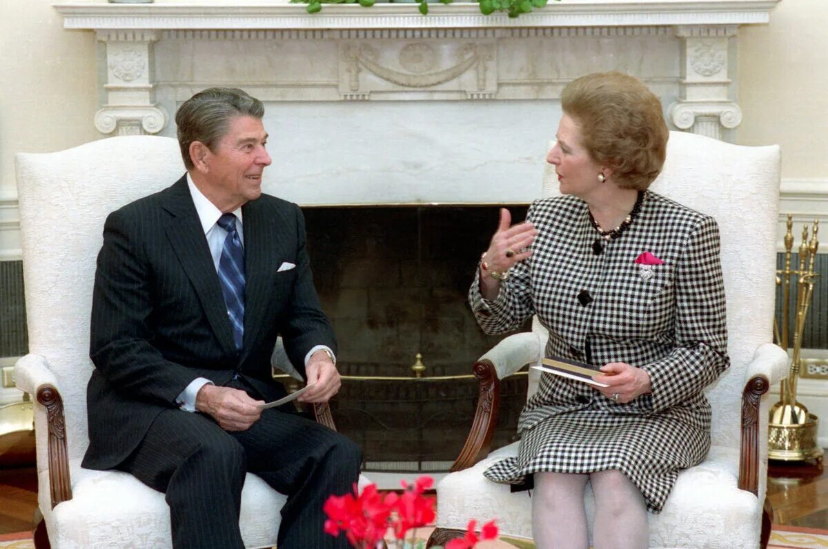 Тэтчер министр великобритании. Margaret thatcher рональд рейган. маргарет тэтчер и президент сша. маргарет тэтчер и рональд рейган. маргарет тэтчер с президентом.