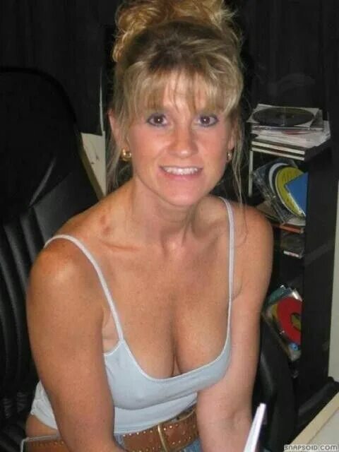 Moms over 50 pics. Зеленый цвет для женщин 50+. Аматеур норвежский матуре. Moms over 50 pics. Мелани гилф.