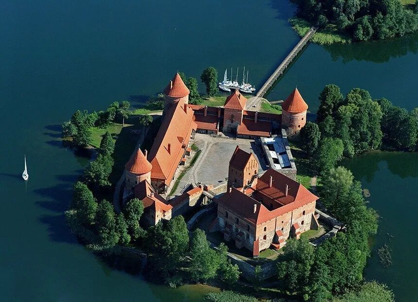 Тракайский замок. Замок Тракай в Литве. Тракайский островной замок. Тракайский замок (Тракай, Литва). Тракайский замок в Вильнюсе.