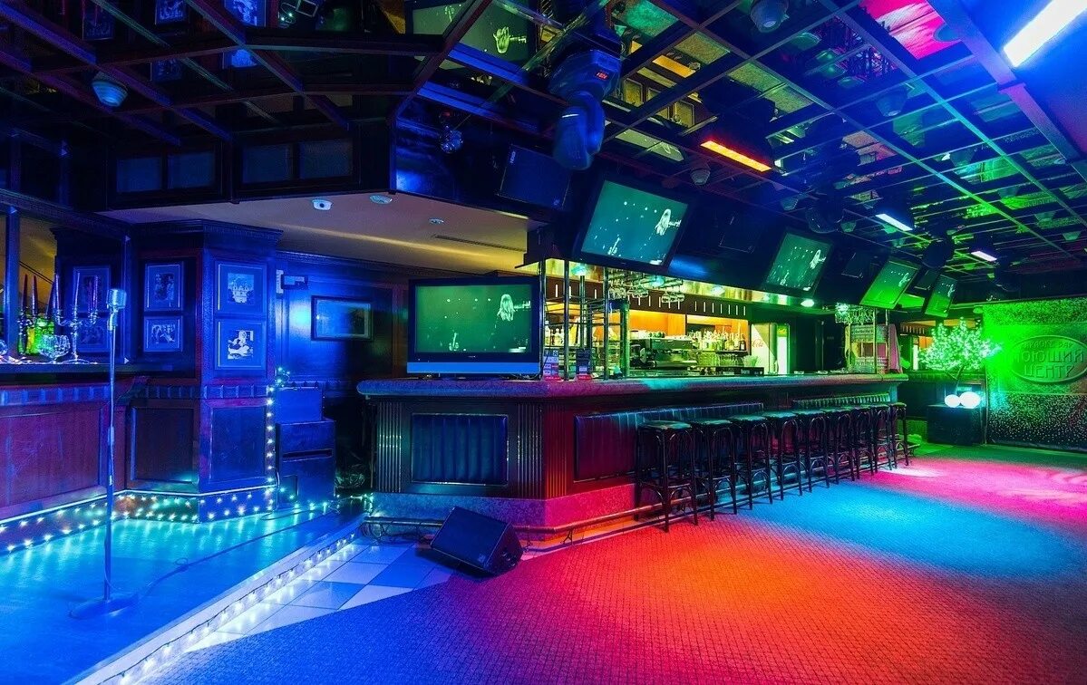Караоке бар фото. Поющий центр. Караоке бар пой здесь. Бары минска в центре. Караоке центр.