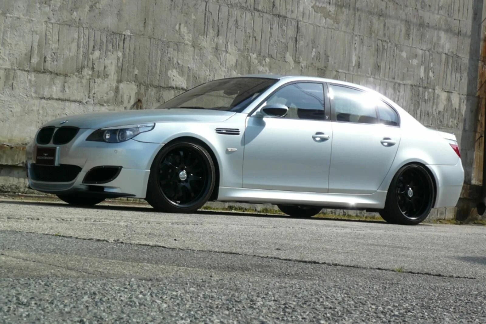 Хаманн е60. BMW e60 Silver. M5 e60. BMW e60 Wald. БМВ е60 серебристая.