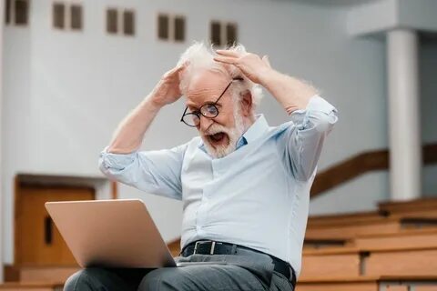 Учитель смеется