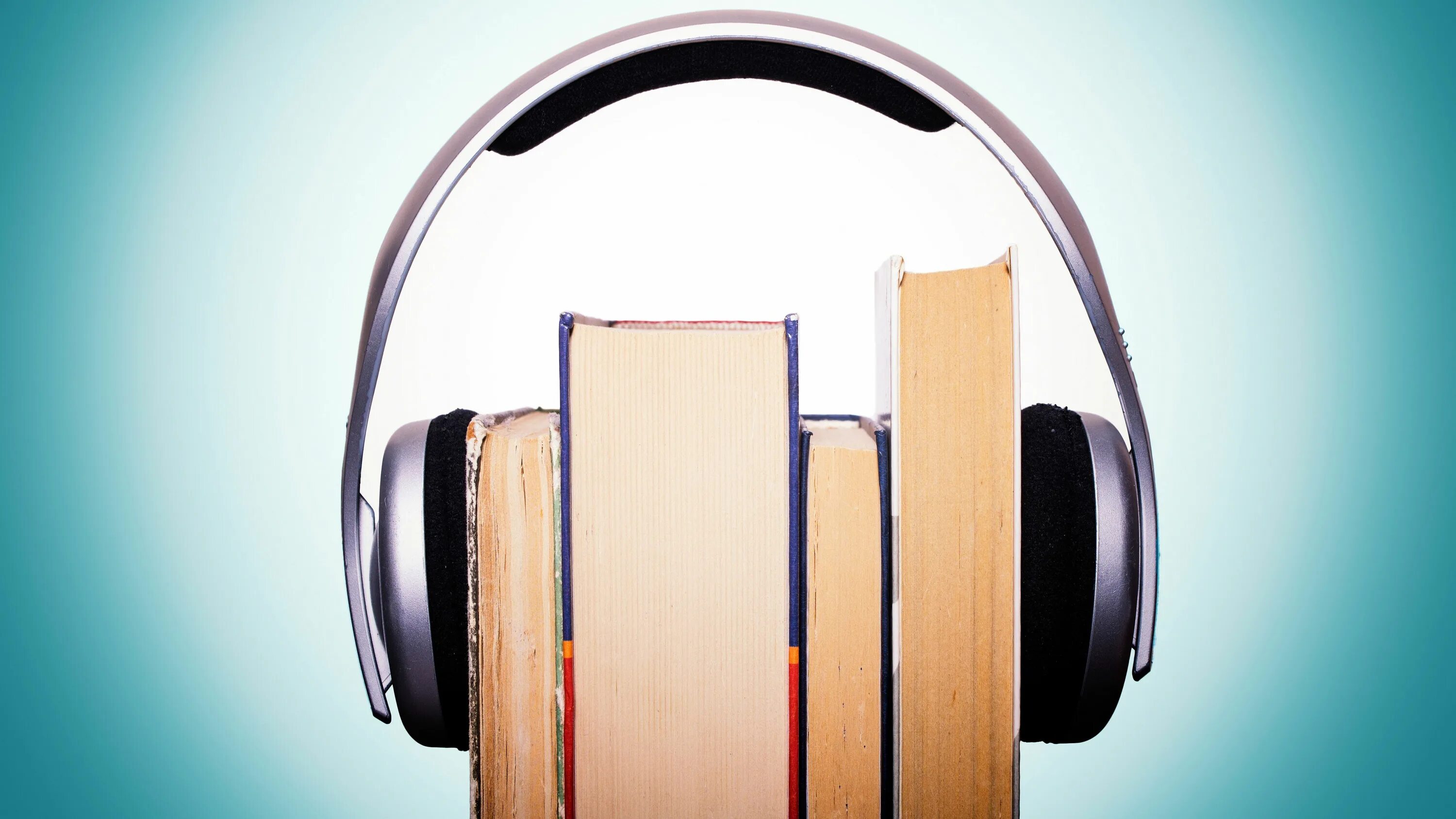 Аудиокнига на час слушать. Книга в наушниках. Книжка с наушниками. Прослушивание аудио. Книга и наушники.
