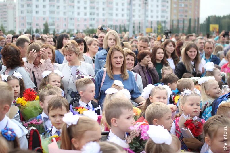 Школы череповца телефоны. 32 Школа Череповец. Директор школы 23 Череповец. Школа Зашекснинский Череповец. Череповец Зашекснинский район школа.