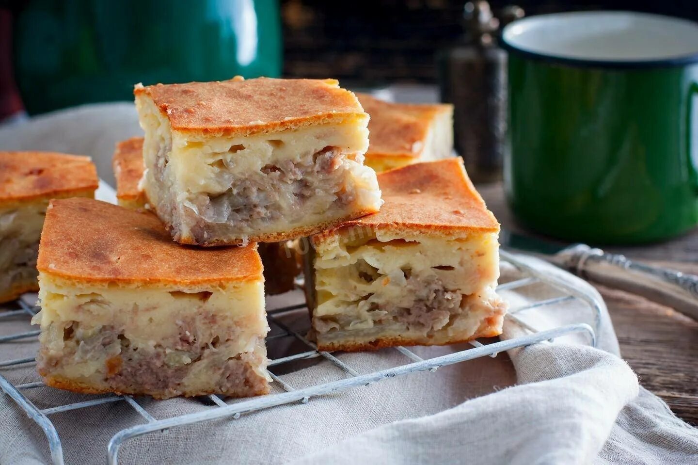 Пирог на кефире с картошкой и мясом