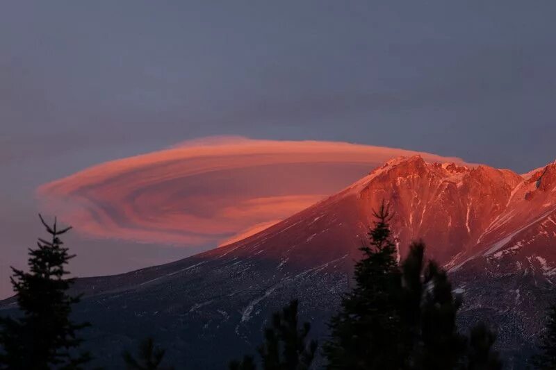 Mount Shasta Sunrise Mount shasta, What a beautiful world, Sunrise